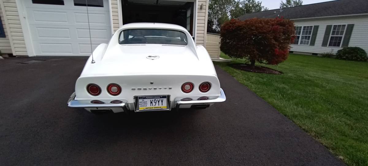 Chevrolet-corvette-coupe-1973-white-3