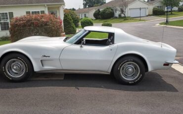 Chevrolet-corvette-coupe-1973-white