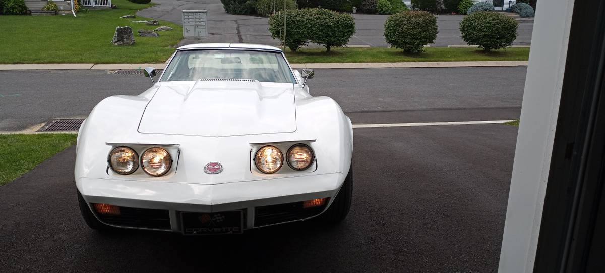 Chevrolet-corvette-coupe-1973-white-6