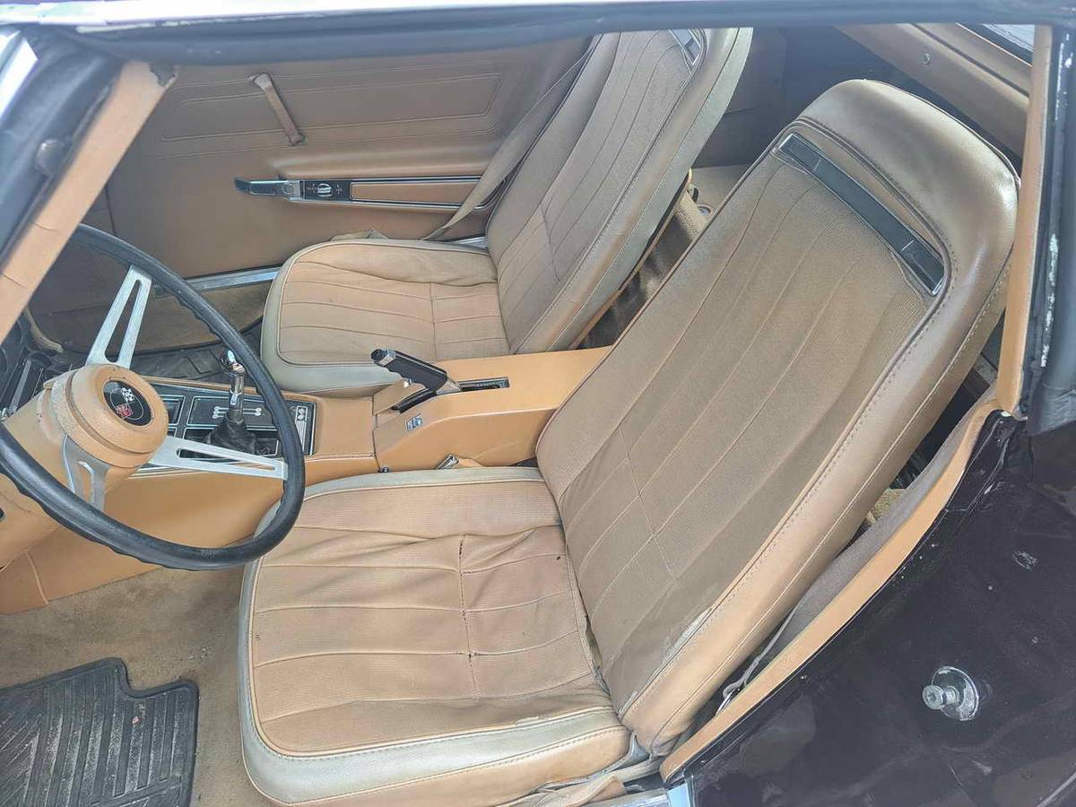 Chevrolet-corvette-coupe-1974-7