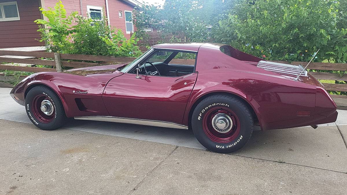 Chevrolet-corvette-coupe-1975-custom-1