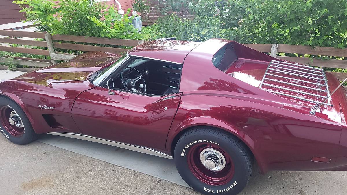Chevrolet-corvette-coupe-1975-custom-11