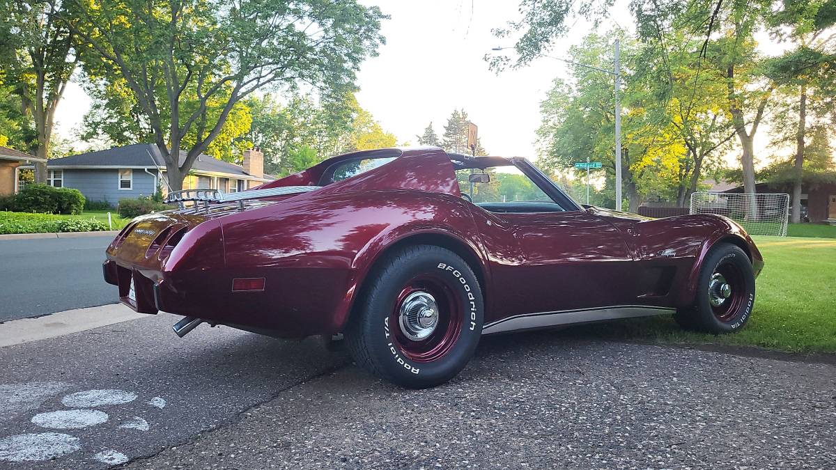 Chevrolet-corvette-coupe-1975-custom-15
