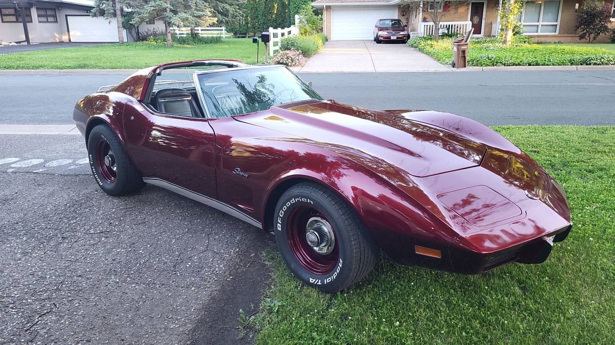 Chevrolet-corvette-coupe-1975-custom-16