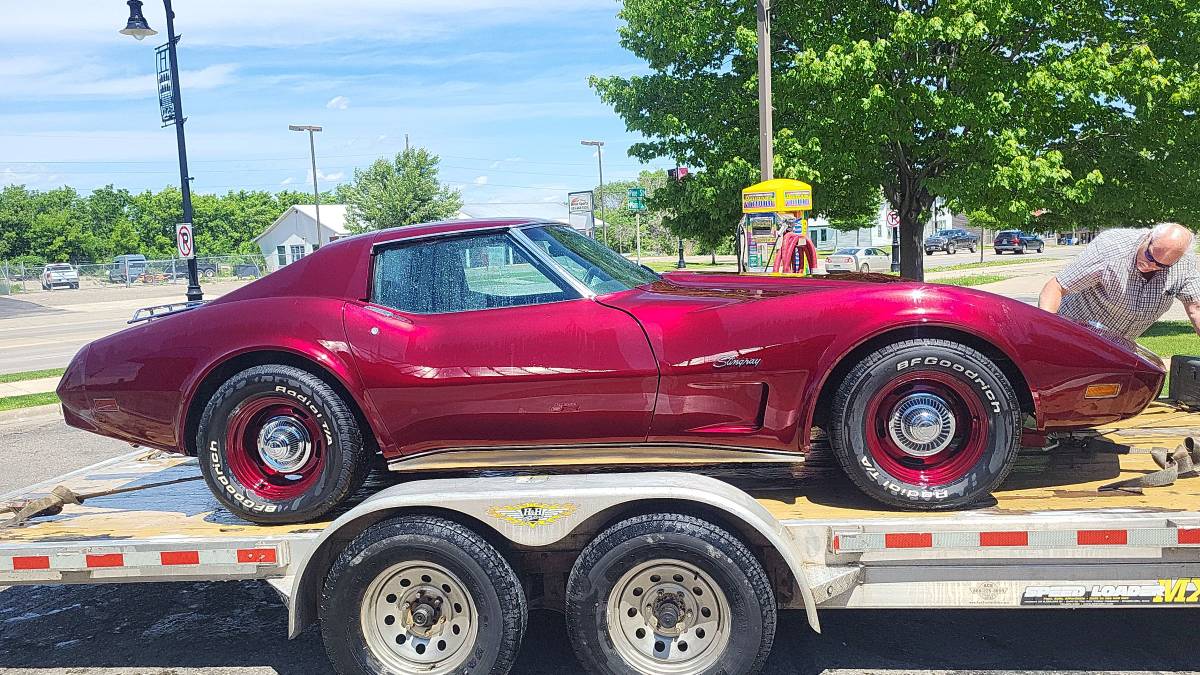 Chevrolet-corvette-coupe-1975-custom-2