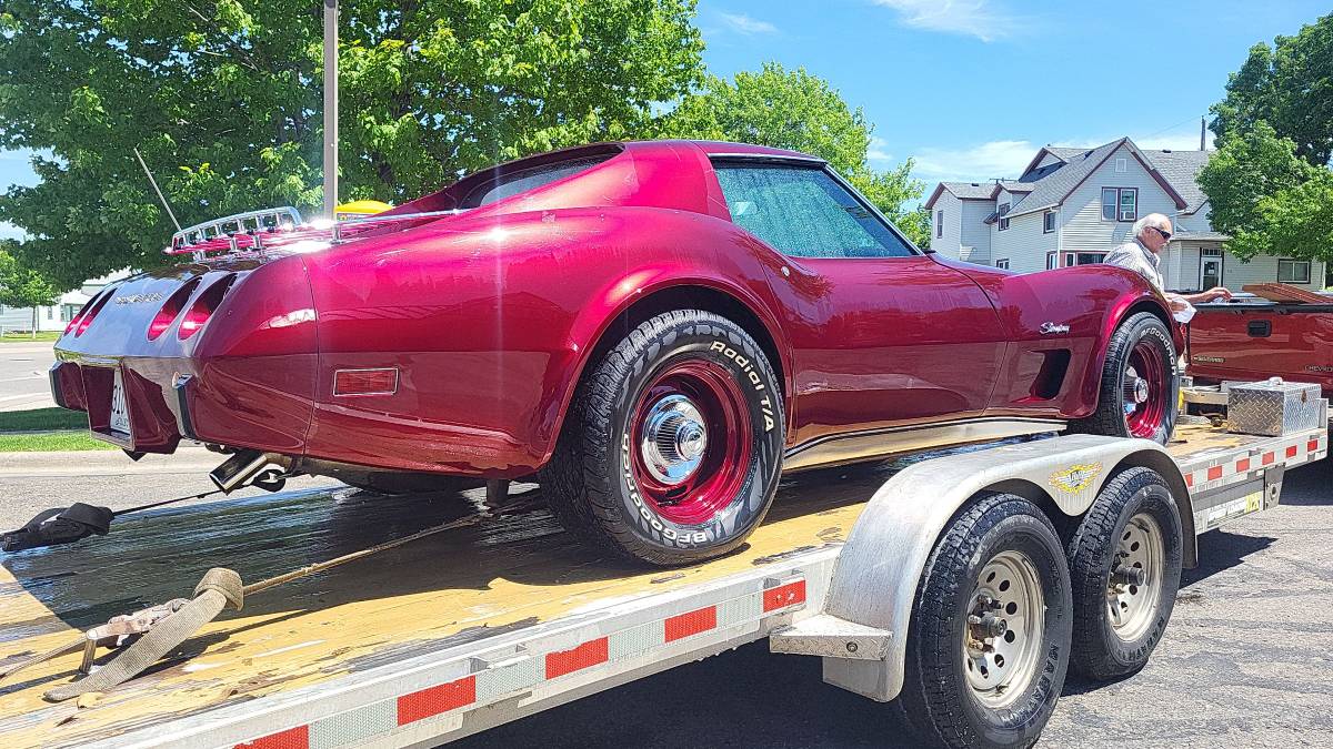 Chevrolet-corvette-coupe-1975-custom-4