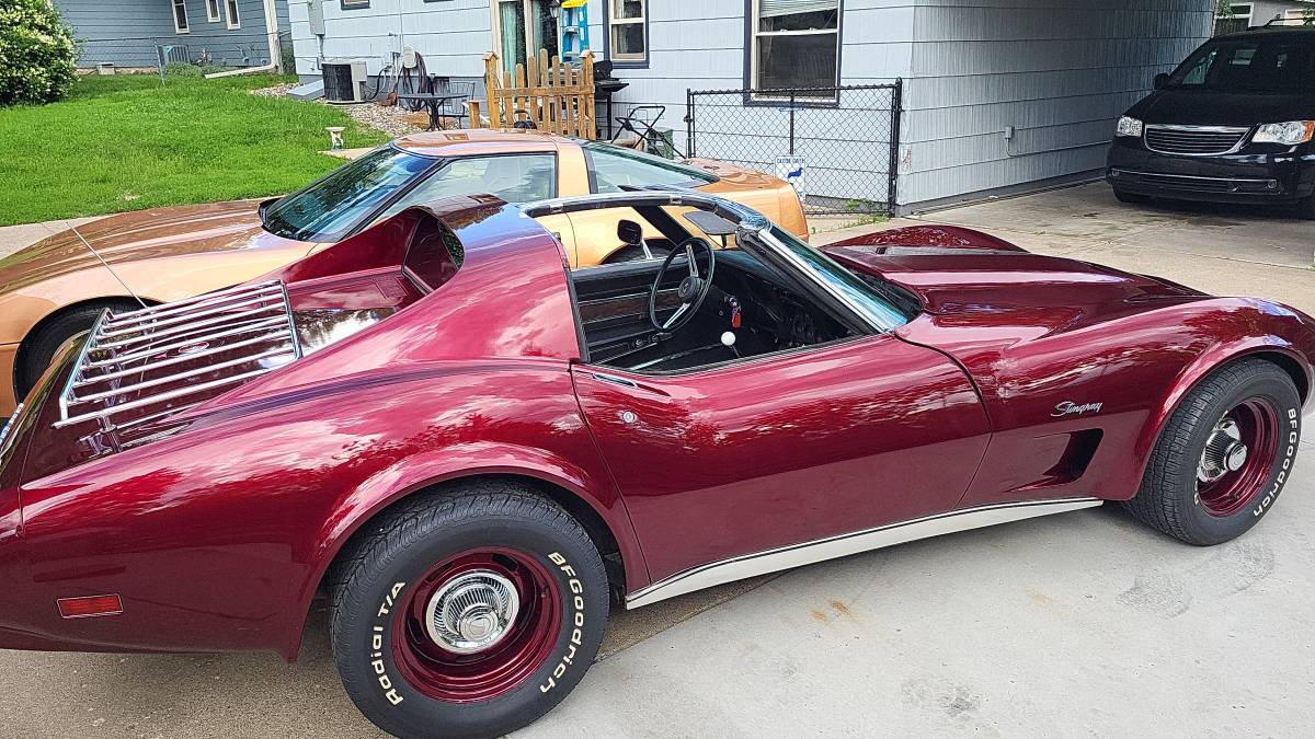 Chevrolet-corvette-coupe-1975-custom-8