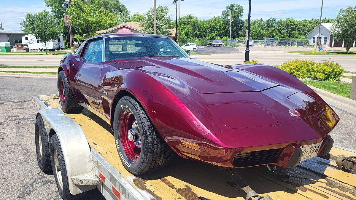 Chevrolet-corvette-coupe-1975-custom