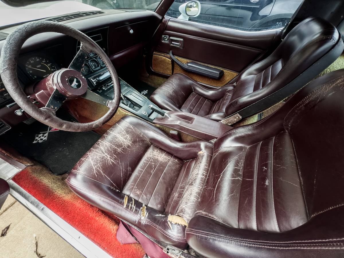 Chevrolet-corvette-coupe-1980-11