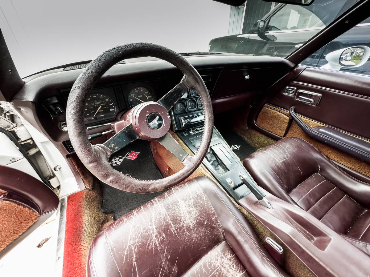 Chevrolet-corvette-coupe-1980-12