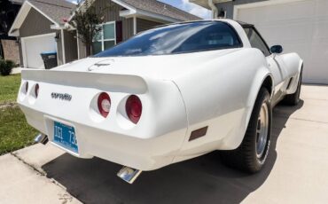 Chevrolet-corvette-coupe-1980-2