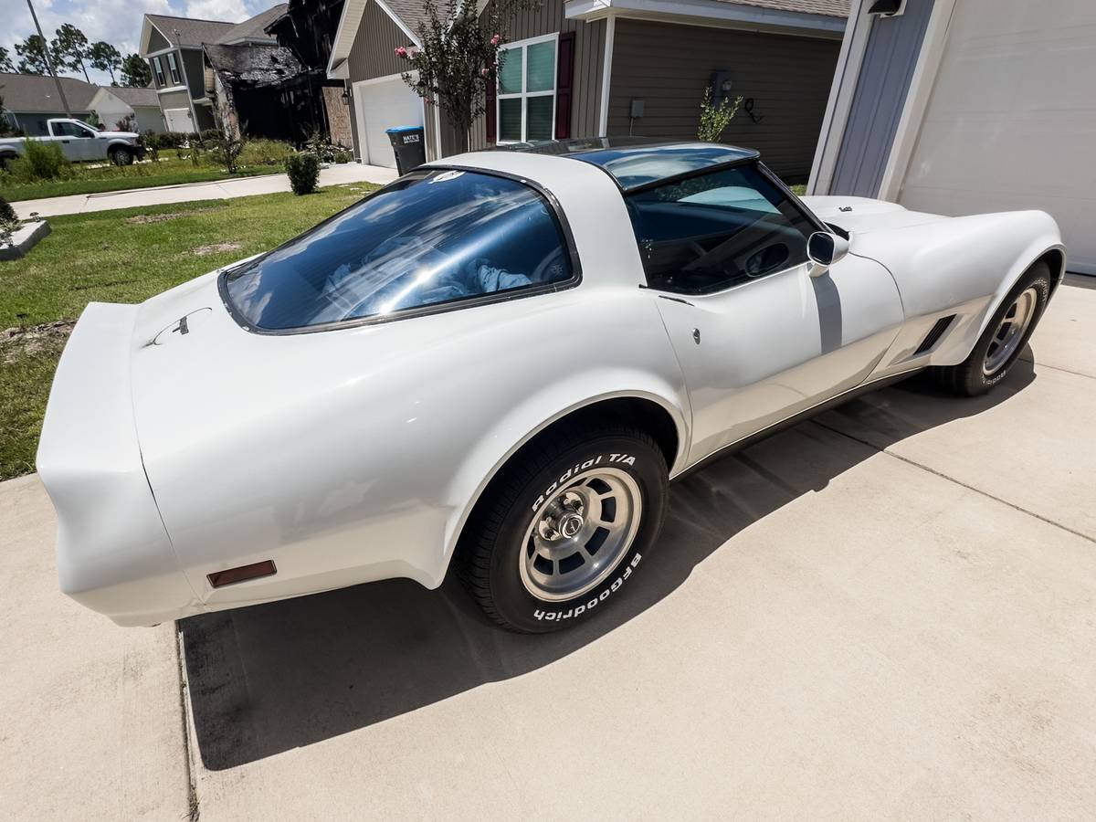 Chevrolet-corvette-coupe-1980-3