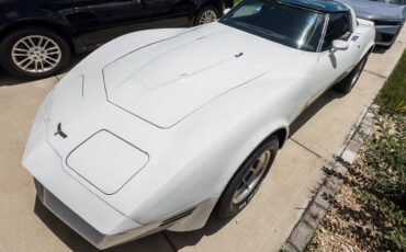 Chevrolet-corvette-coupe-1980