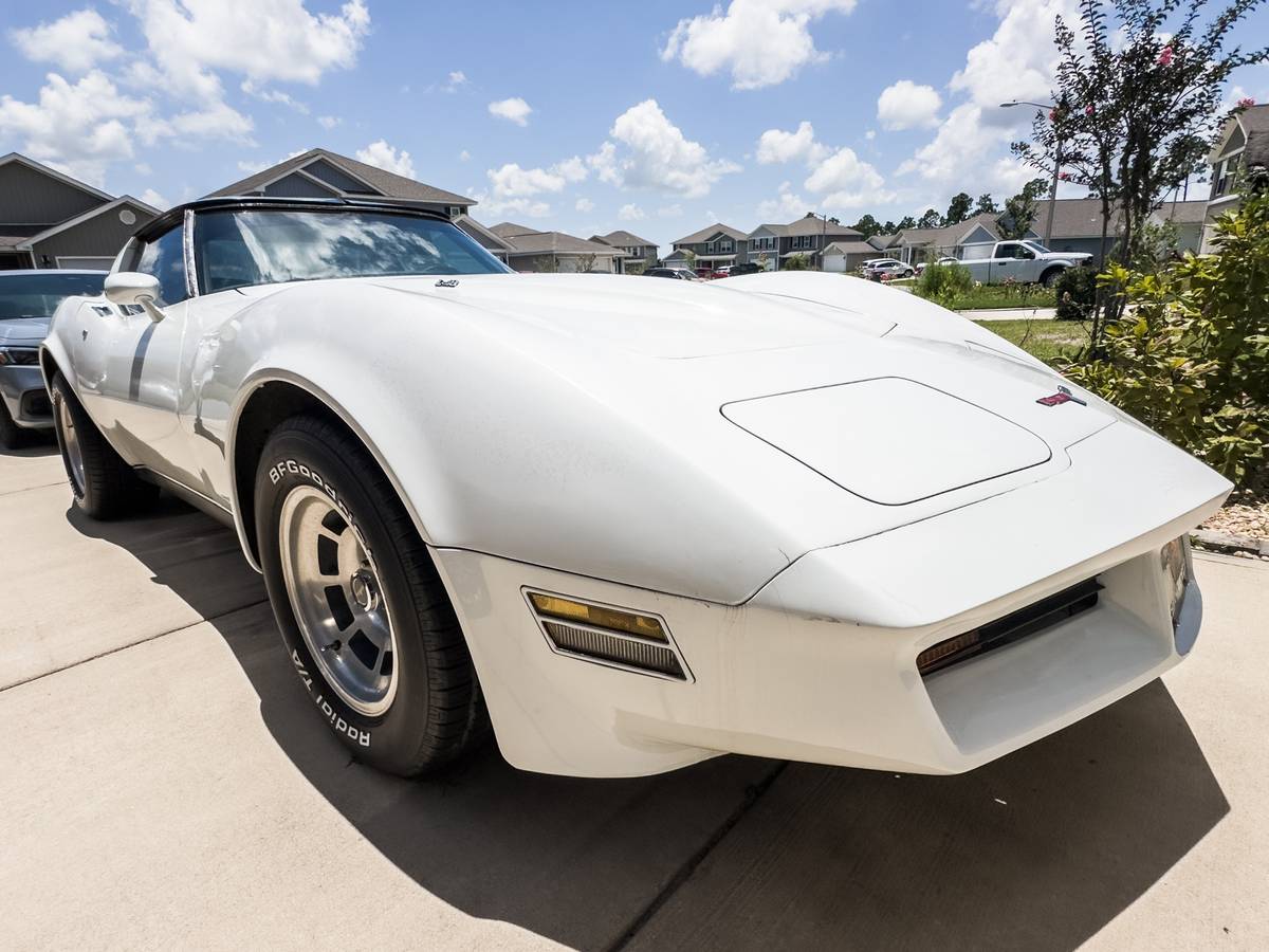 Chevrolet-corvette-coupe-1980-5
