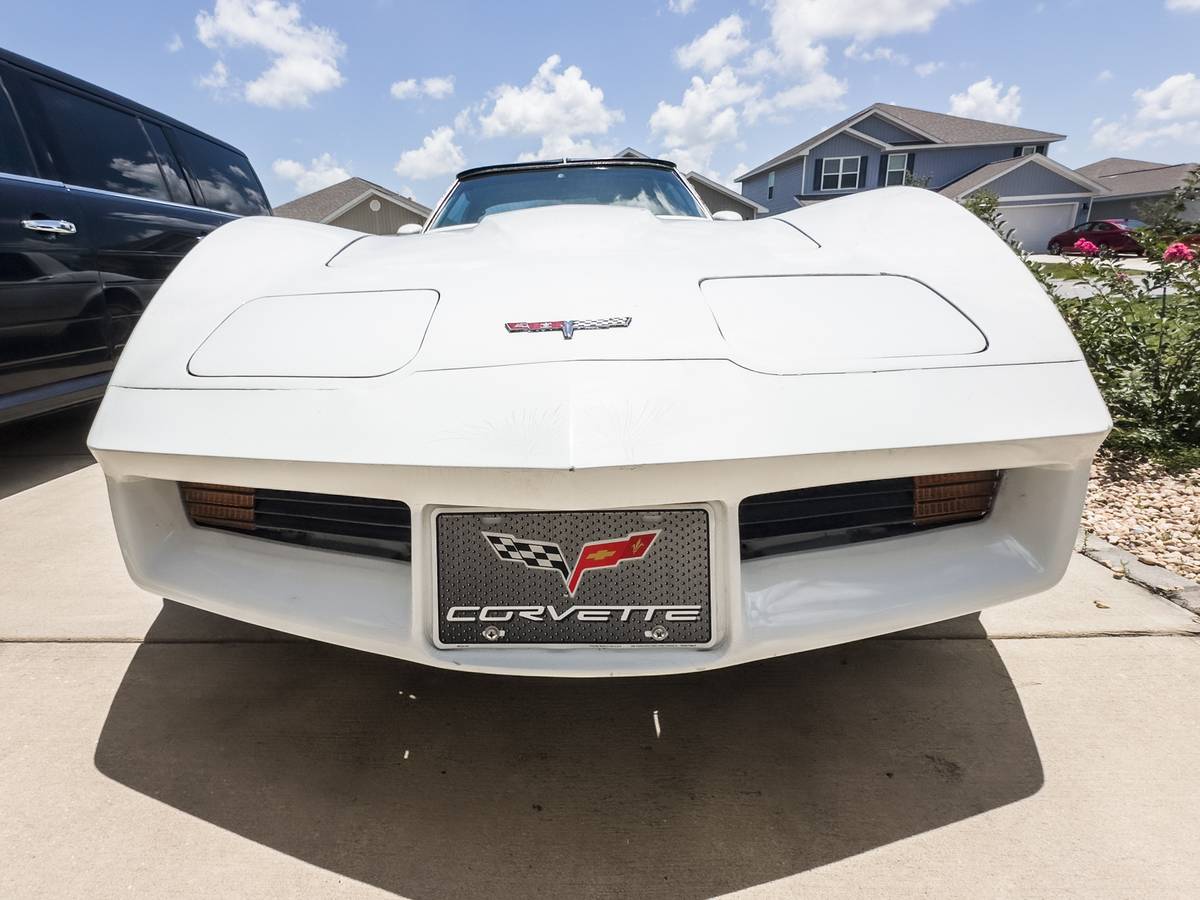 Chevrolet-corvette-coupe-1980-6
