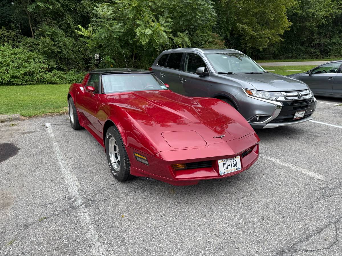 Chevrolet-corvette-coupe-1981-red-1