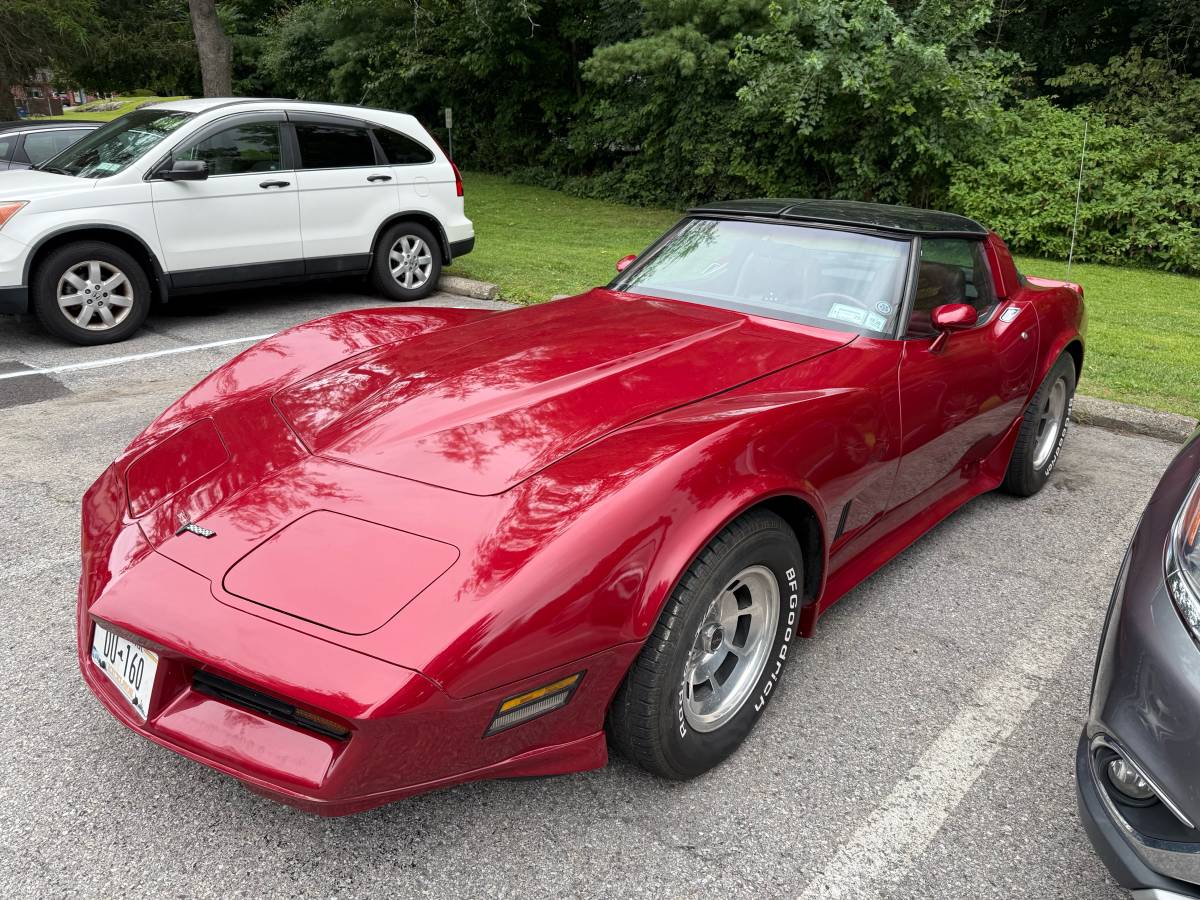 Chevrolet-corvette-coupe-1981-red-2