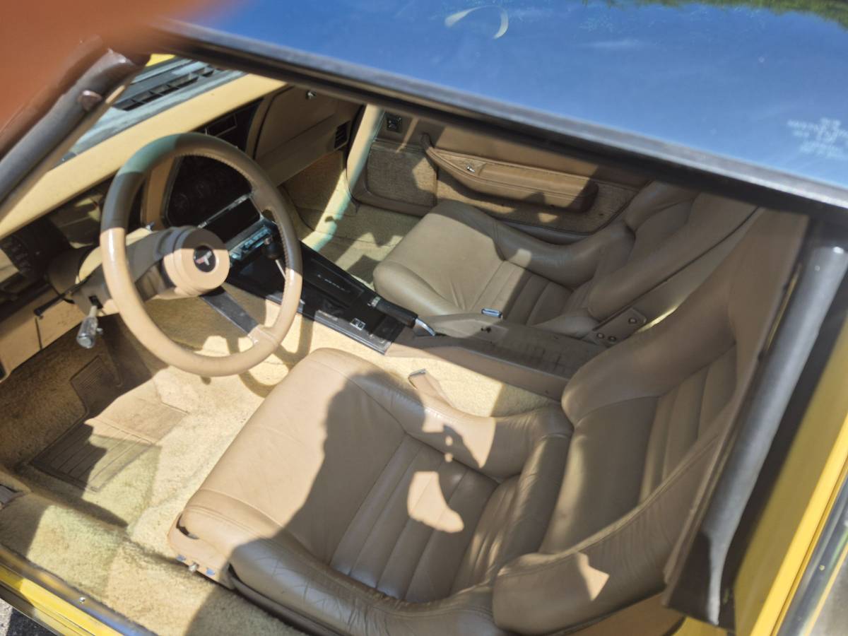 Chevrolet-corvette-coupe-1981-yellow-1
