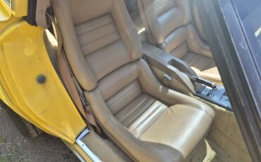 Chevrolet-corvette-coupe-1981-yellow-2