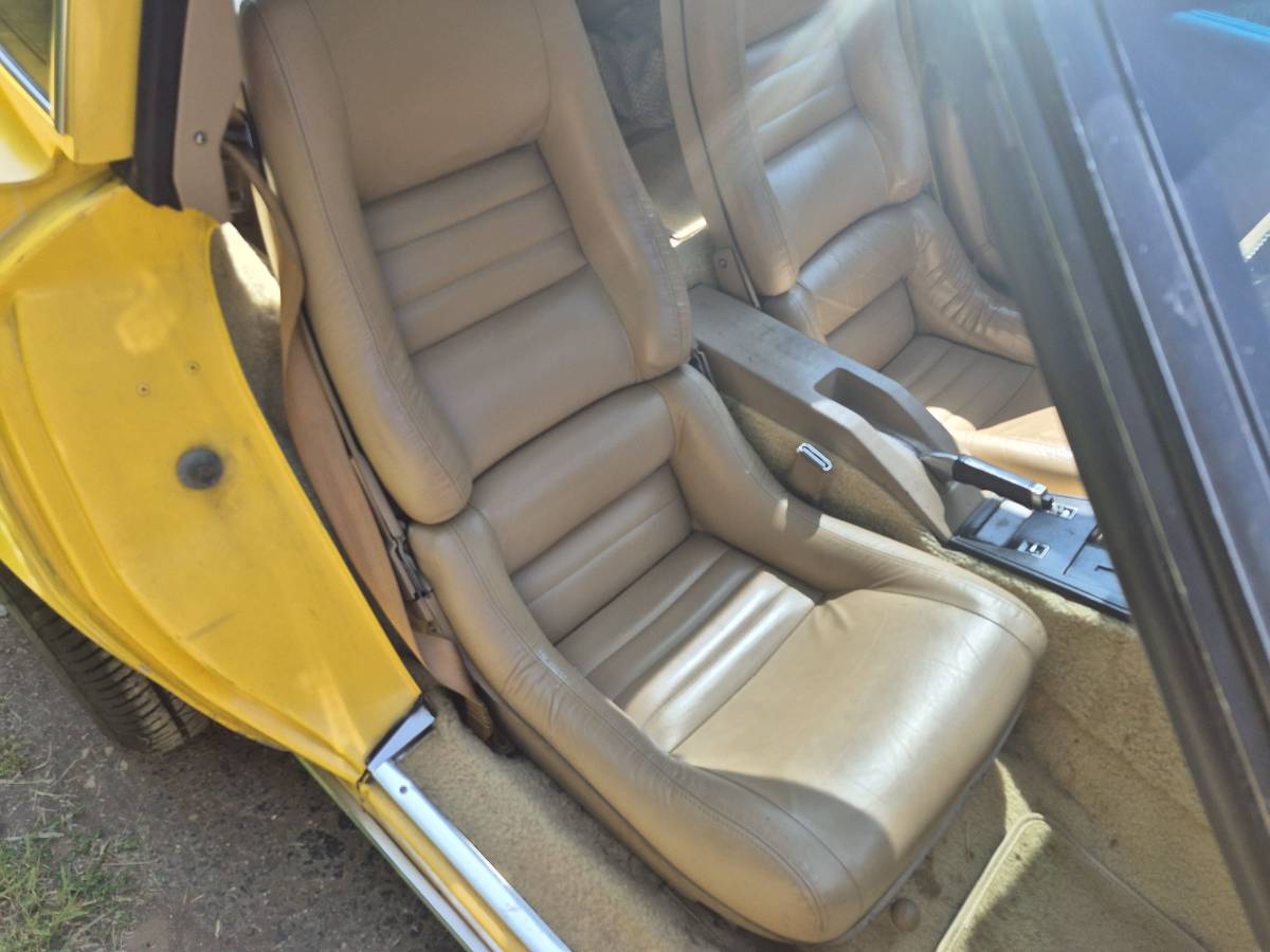 Chevrolet-corvette-coupe-1981-yellow-2