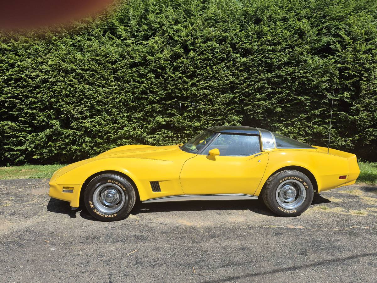 Chevrolet-corvette-coupe-1981-yellow-4