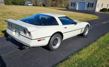 Chevrolet-corvette-coupe-1985-white-1