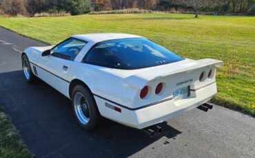 Chevrolet-corvette-coupe-1985-white-2