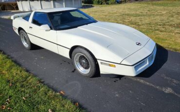 Chevrolet-corvette-coupe-1985-white