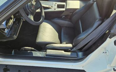 Chevrolet-corvette-coupe-1985-white-4
