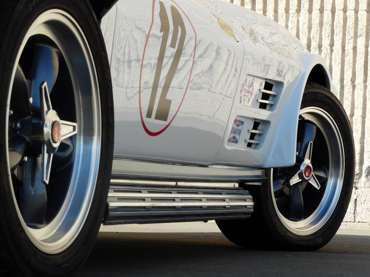 Chevrolet-corvette-grand-sport-1964-1