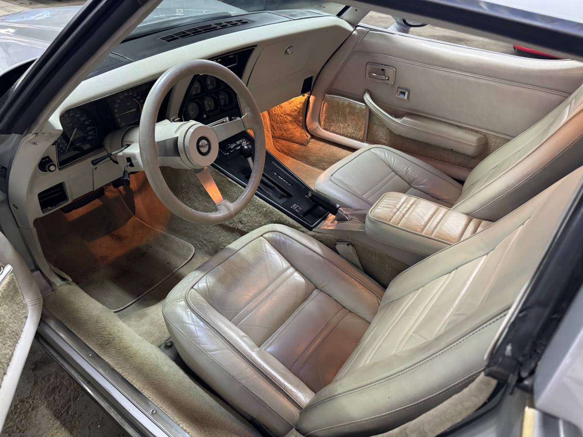 Chevrolet-corvette-silver-anniversay-1978-silver-9