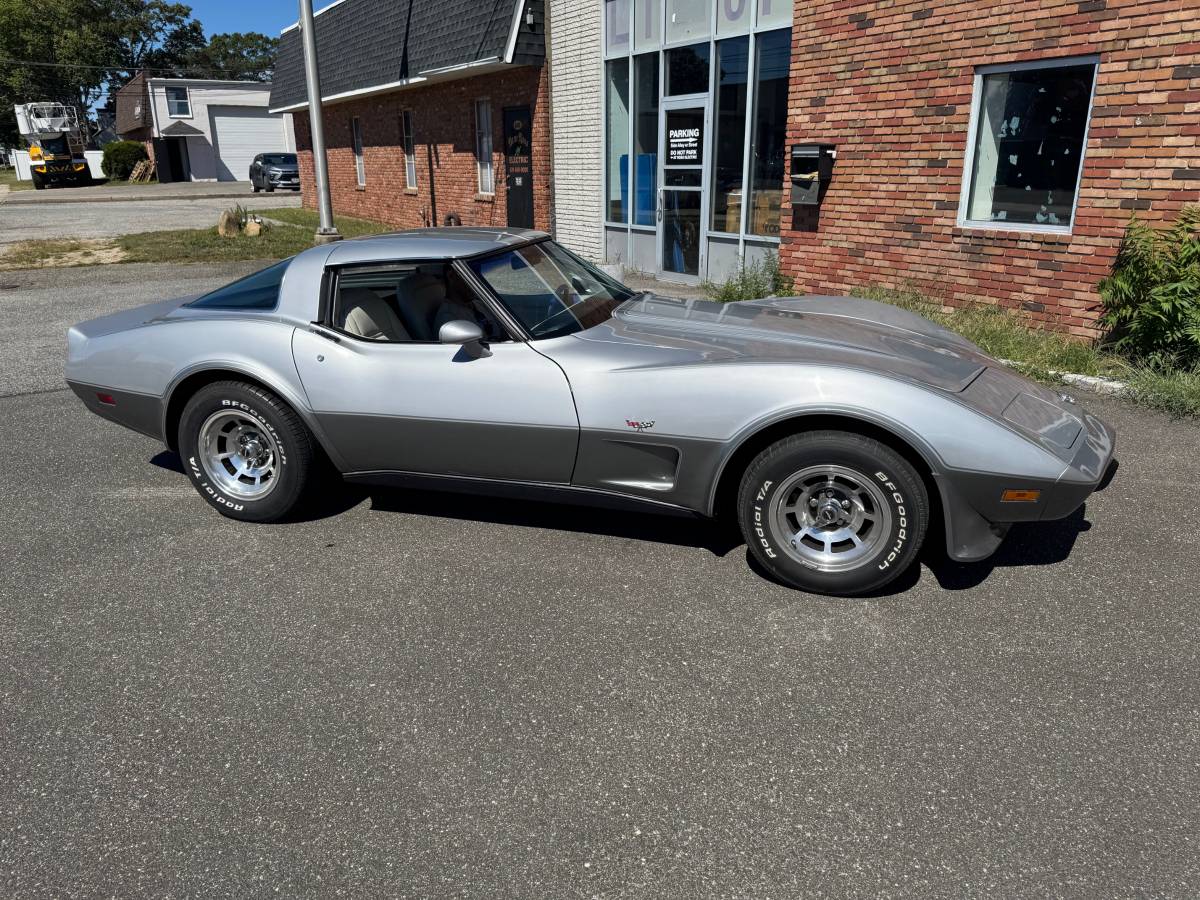 Chevrolet-corvette-silver-anniversay-1978-silver