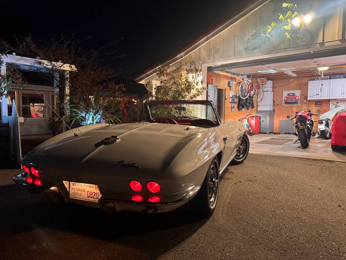 Chevrolet-corvette-stingray-1963-white-22