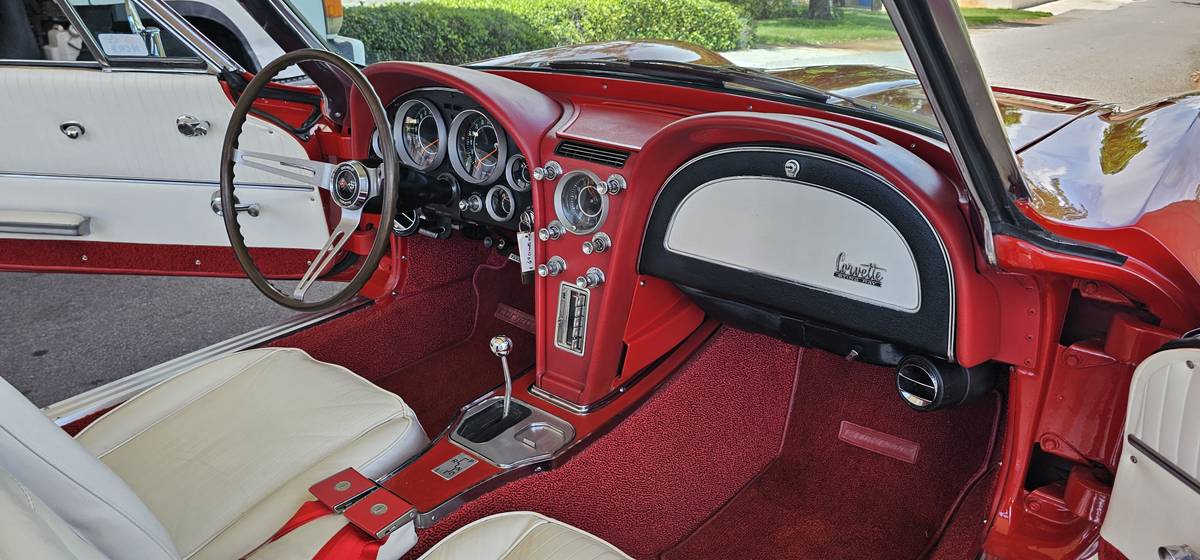 Chevrolet-corvette-stingray-1964-red-19