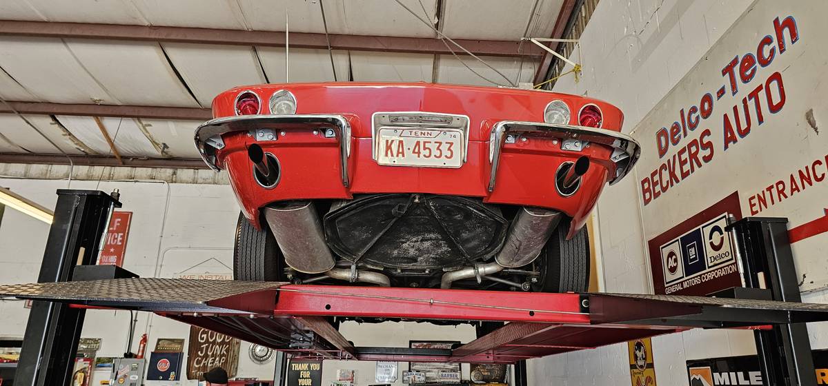 Chevrolet-corvette-stingray-1964-red-22
