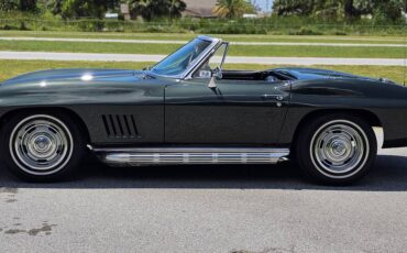 Chevrolet-corvette-stingray-1967-green-1