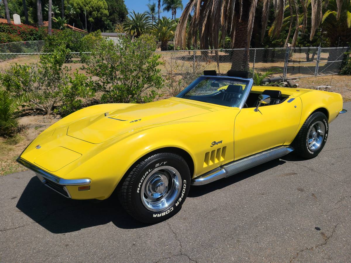 Chevrolet-corvette-stingray-1969-yellow-1