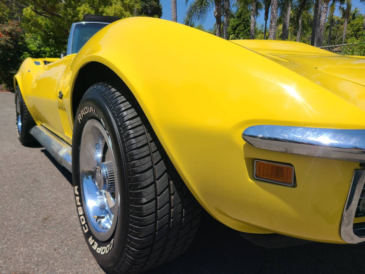 Chevrolet-corvette-stingray-1969-yellow-10