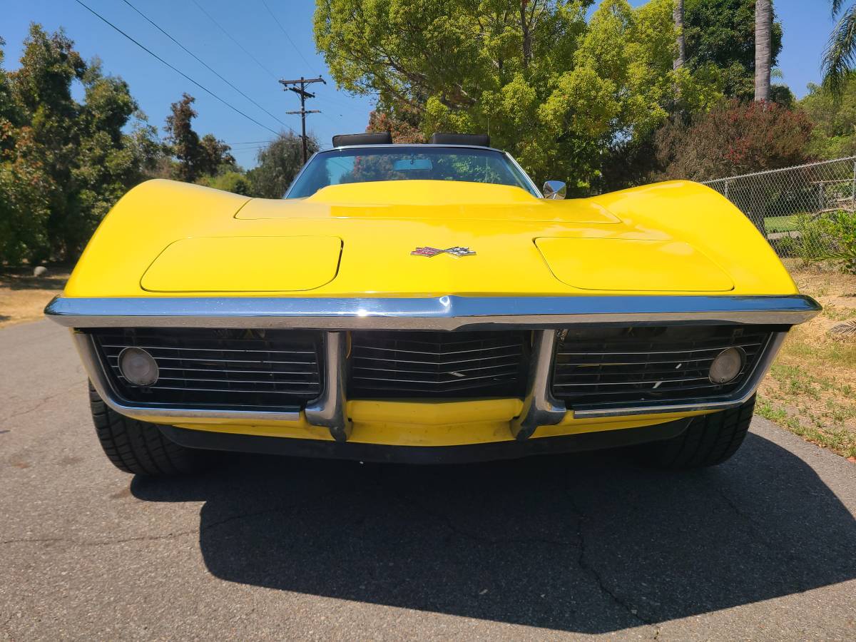 Chevrolet-corvette-stingray-1969-yellow-12