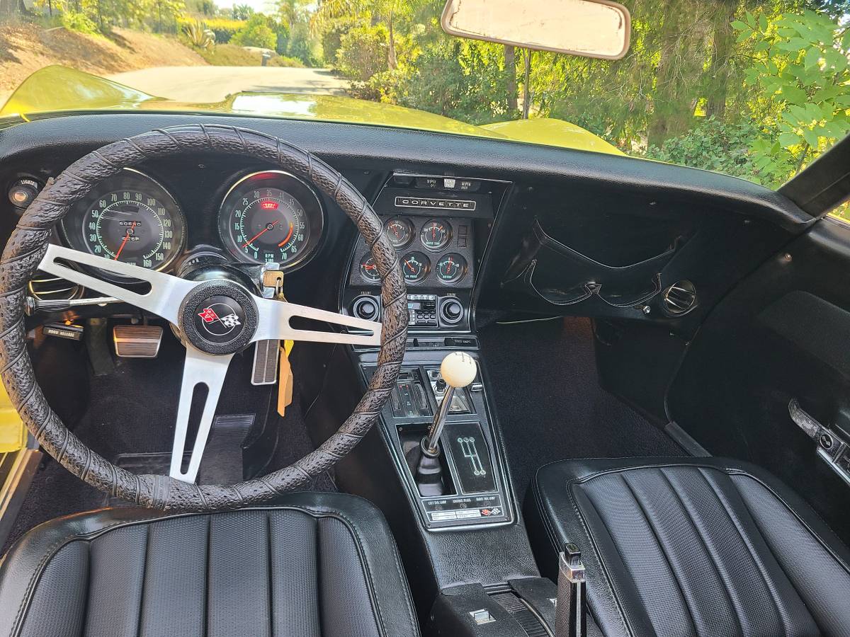 Chevrolet-corvette-stingray-1969-yellow-16
