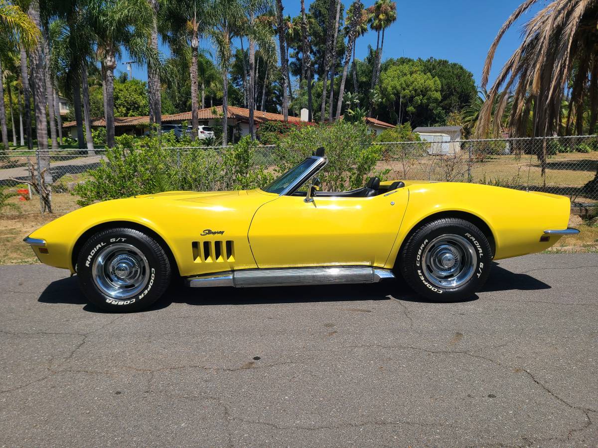 Chevrolet-corvette-stingray-1969-yellow-2