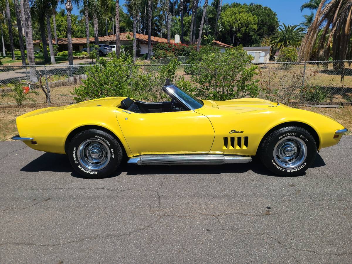 Chevrolet-corvette-stingray-1969-yellow-22