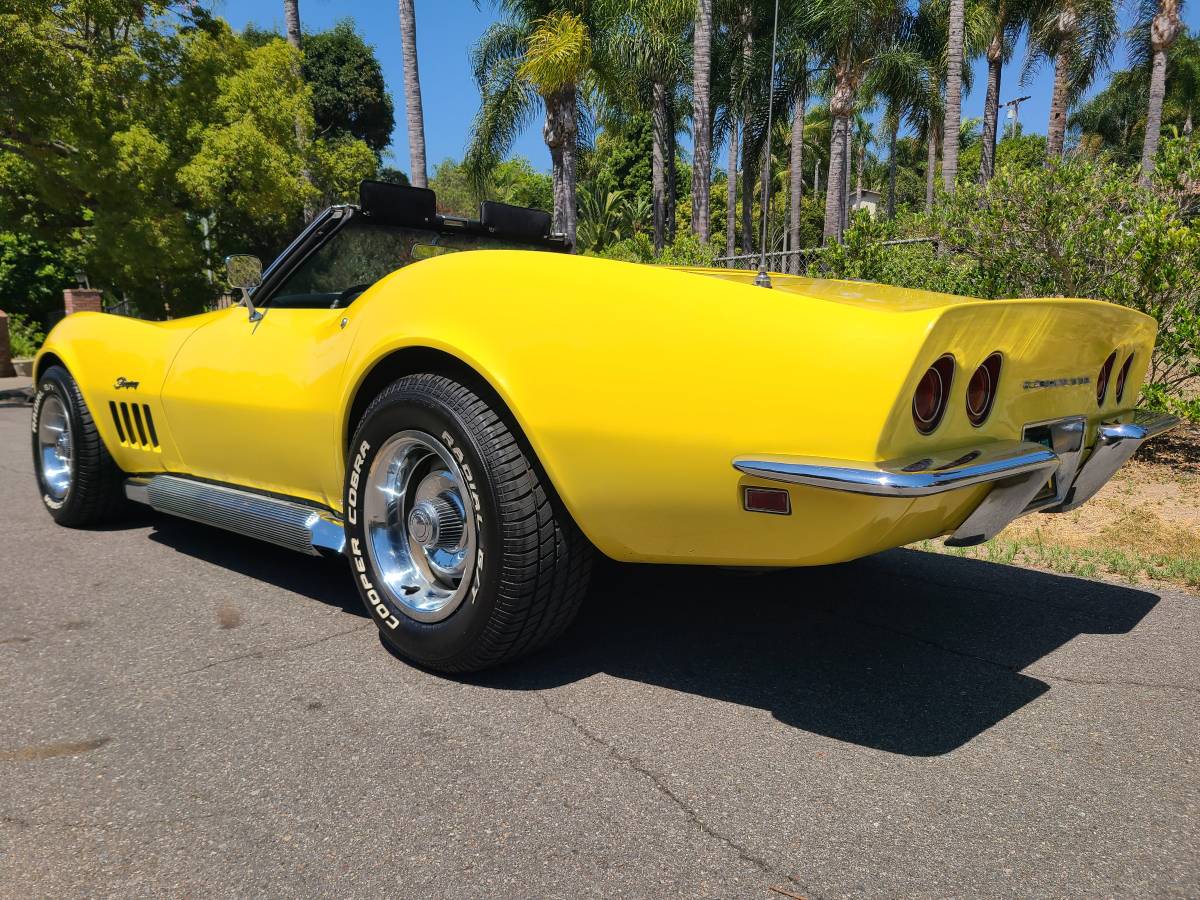 Chevrolet-corvette-stingray-1969-yellow-3