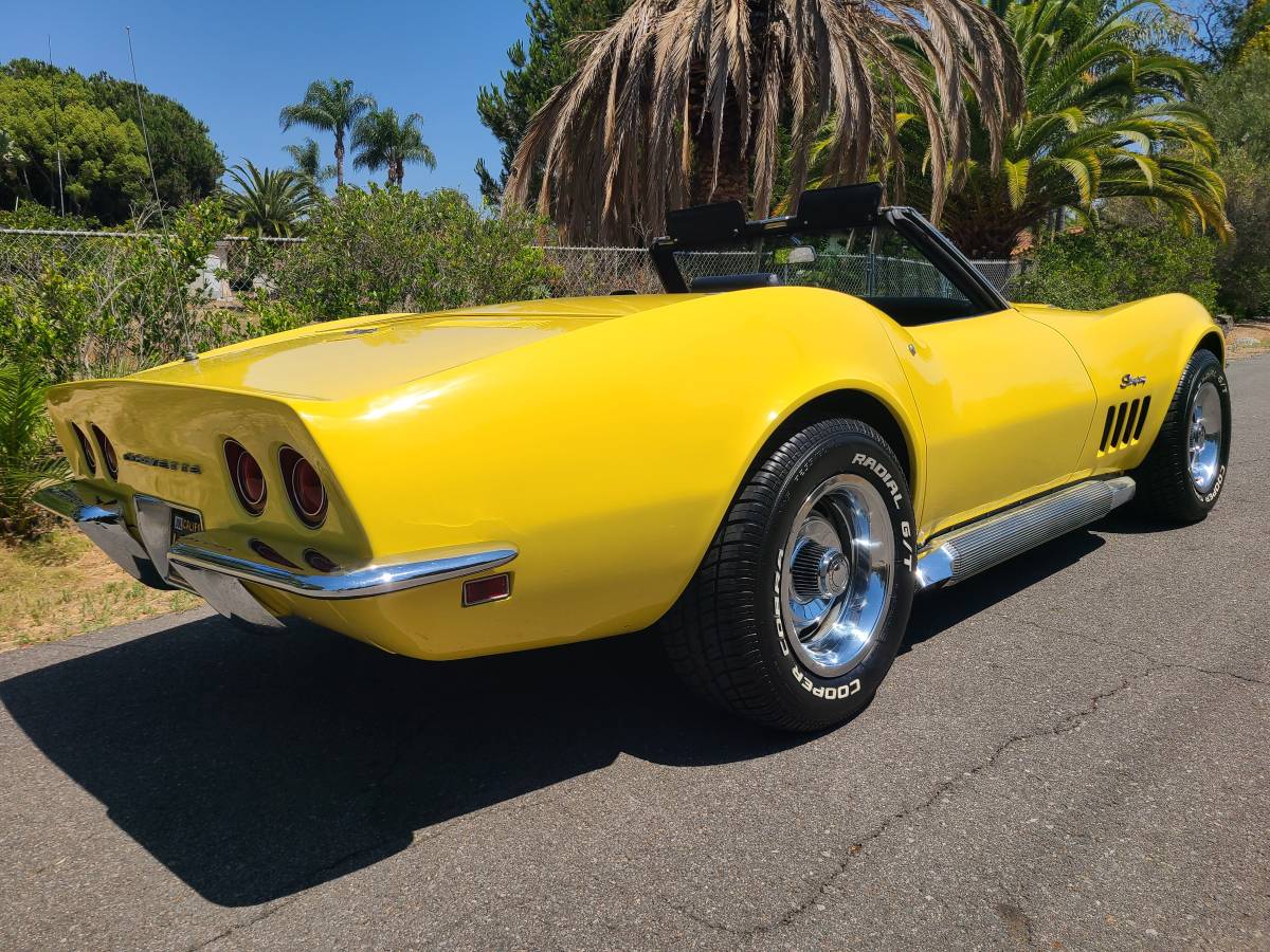 Chevrolet-corvette-stingray-1969-yellow-4