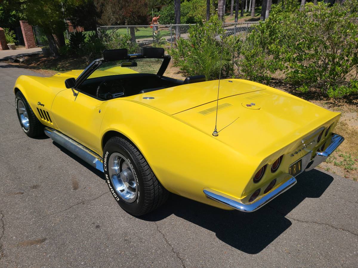 Chevrolet-corvette-stingray-1969-yellow-5