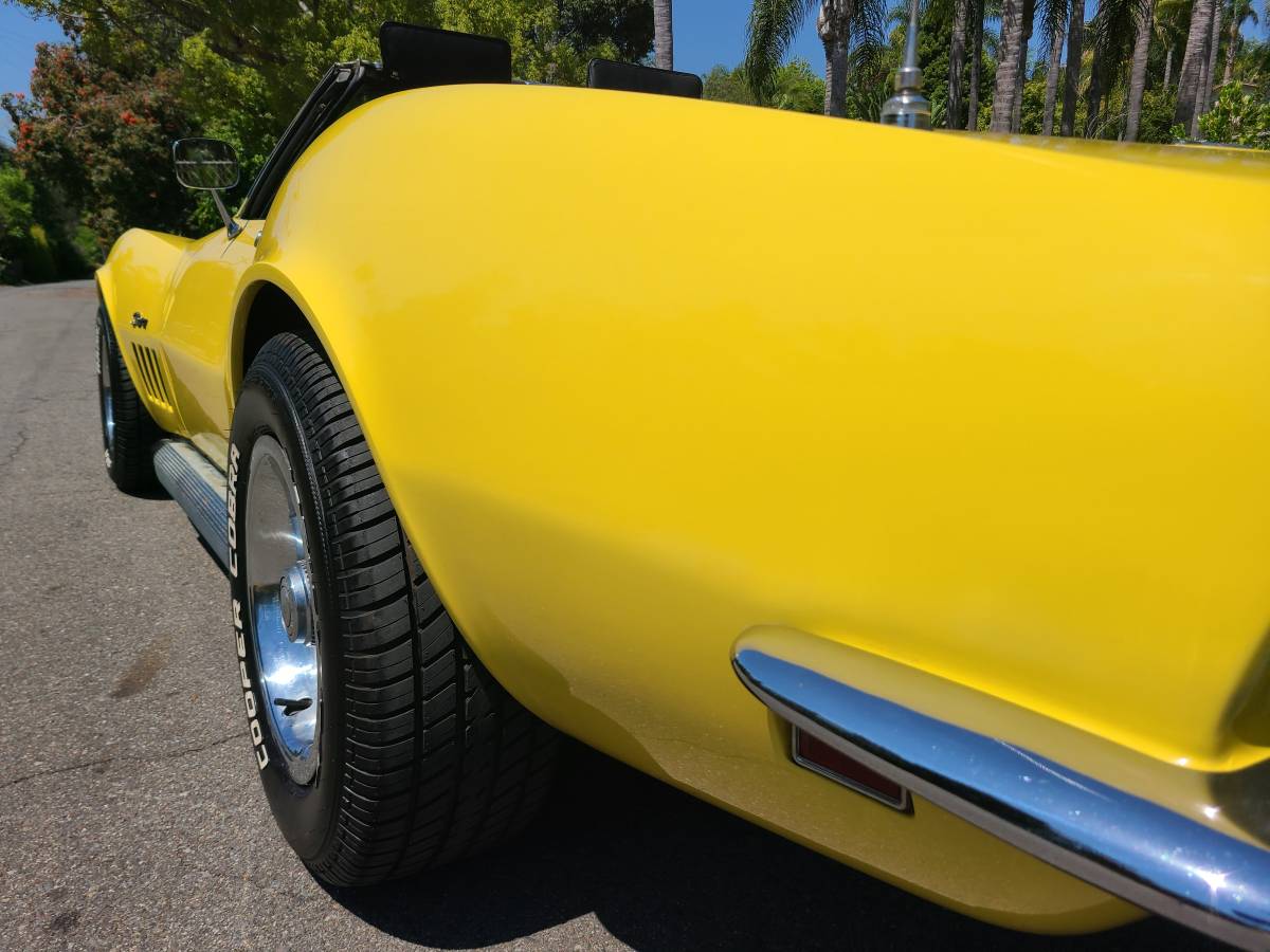 Chevrolet-corvette-stingray-1969-yellow-6