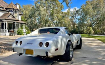 Chevrolet-corvette-stingray-1972-white-1
