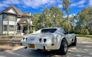 Chevrolet-corvette-stingray-1972-white-2