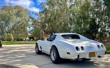 Chevrolet-corvette-stingray-1972-white