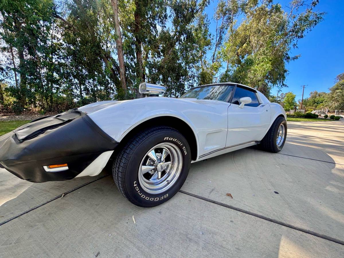Chevrolet-corvette-stingray-1972-white-5